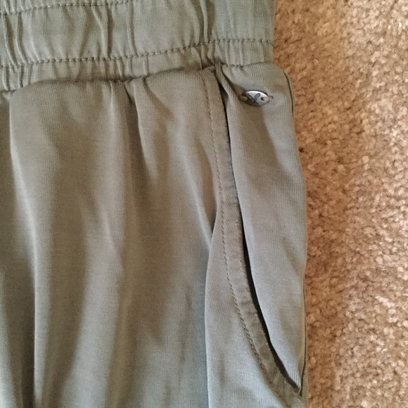 American Eagle Capri joggers - Picture 2 of 2